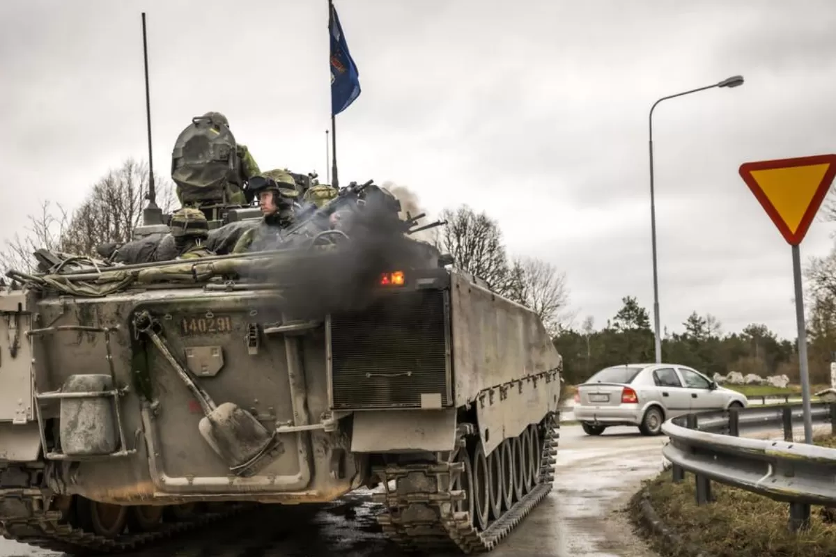 Guvernul suedez a prezentat un plan accelerat de investiţii în sectorul apărării