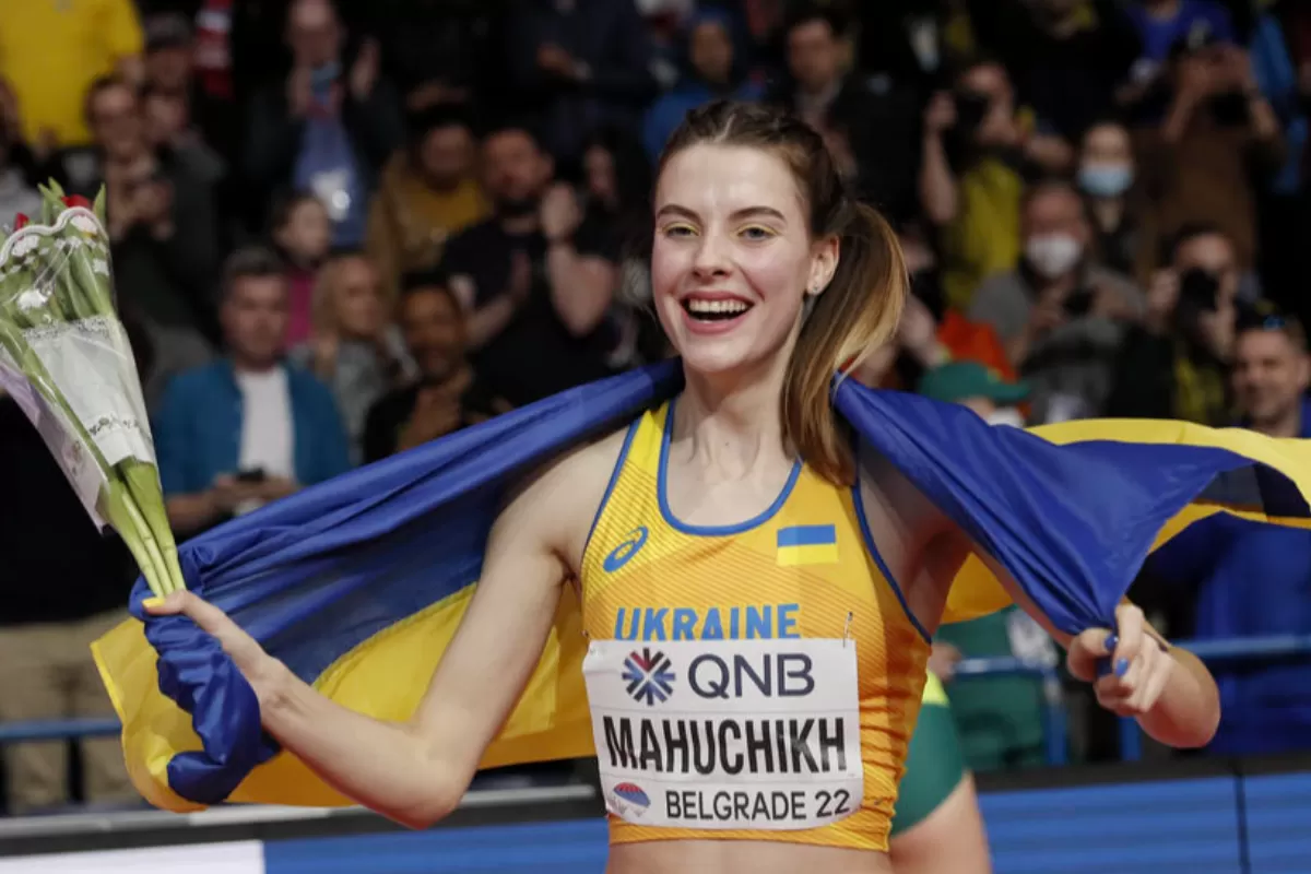 RĂZBOI ÎN UCRAINA: Atleta ucraineană Iaroslava Mahucih a câștigat medalia de aur la Campionatele Mondiale, după ce avut nevoie de trei zile ca să ajungă la Belgrad