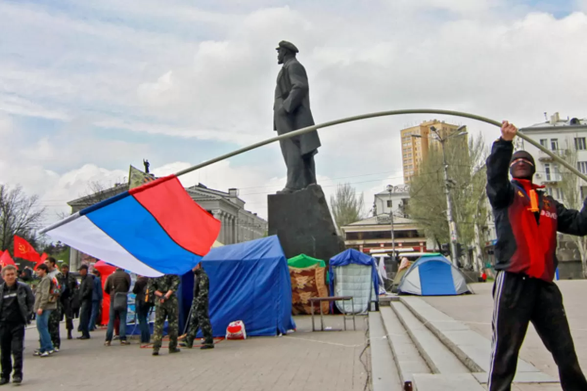 RĂZBOI ÎN UCRAINA: Autoritățile suspendă activitatea formațiunilor politice pro-ruse