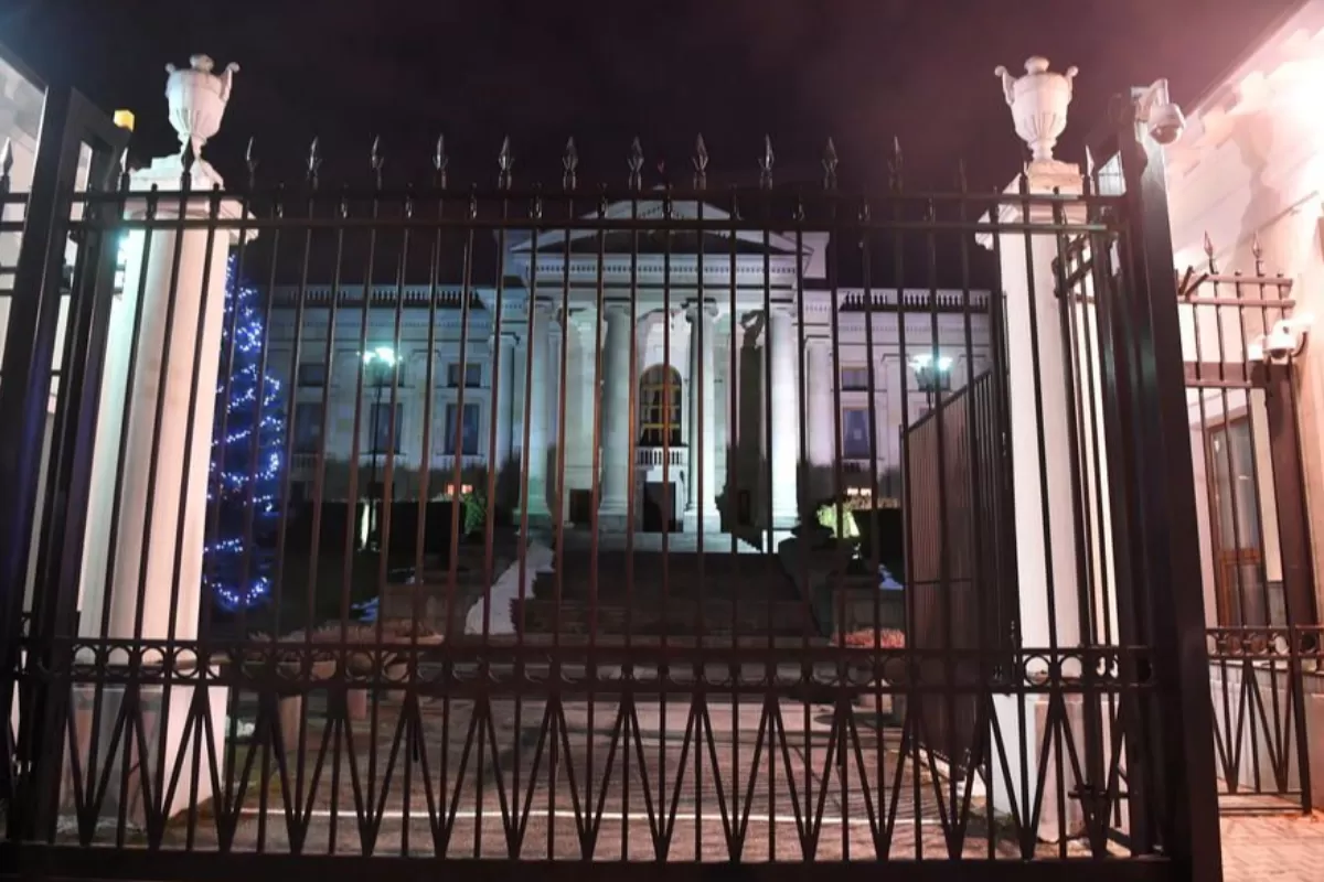 Polonia expulzează 45 de diplomaţi ruşi