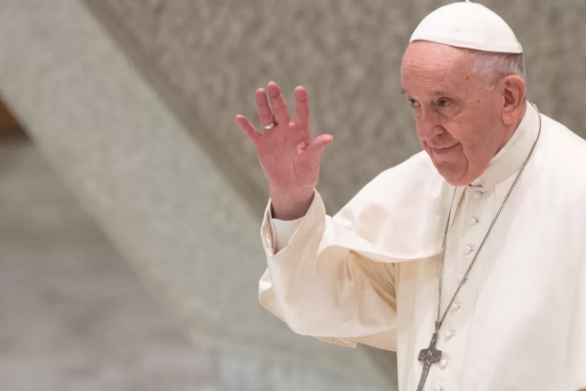 RĂZBOI ÎN UCRAINA: Mai multe arme nu reprezintă o soluţie durabilă pentru războiul din Ucraina – avertizează Papa Francisc