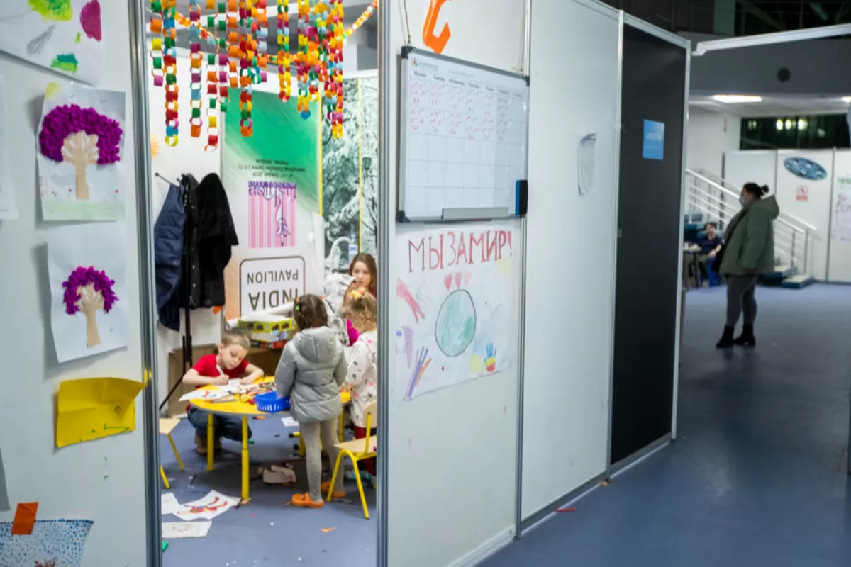 RĂZBOI ÎN UCRAINA: Peste 3,7 milioane de refugiaţi au părăsit Ucraina, dar fluxul plecărilor a încetinit