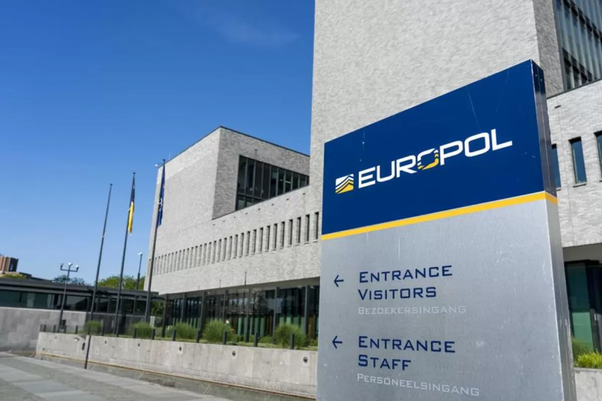 RĂZBOI ÎN UCRAINA: Europol a desfășurat echipe la frontiere, pentru a opri criminalii să treacă din Ucraina în UE, odată cu refugiații