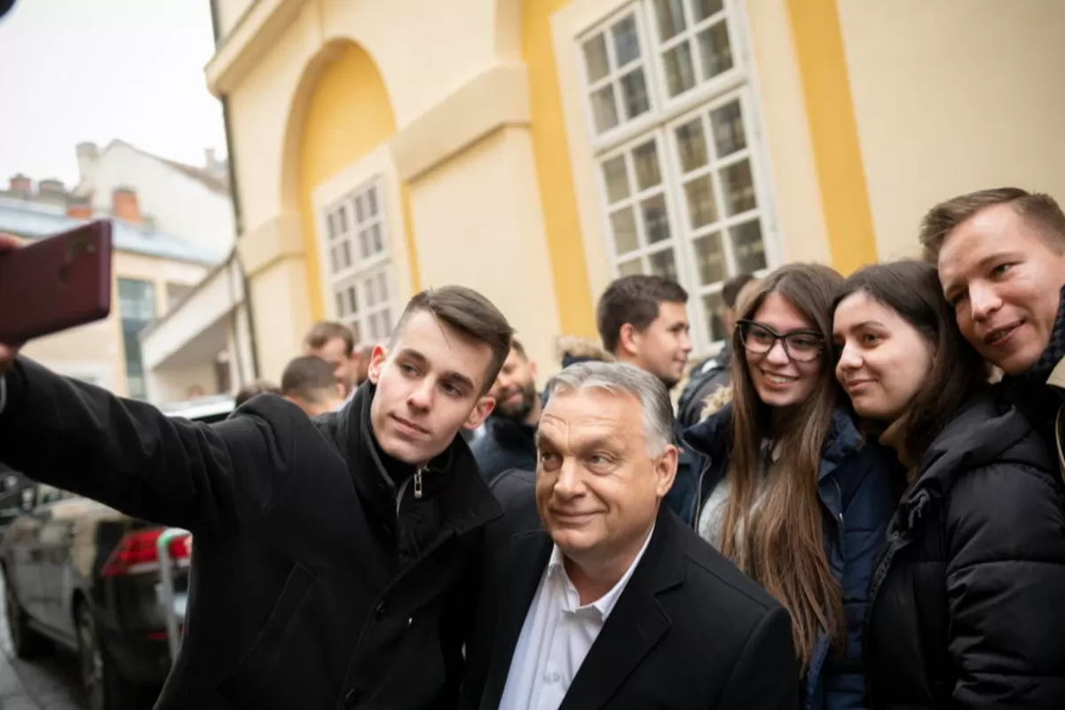 Alegeri în Ungaria: Viktor Orbán rămâne popular în ciuda iliberalismului, suspiciunilor de corupție și a apropierii de Rusia