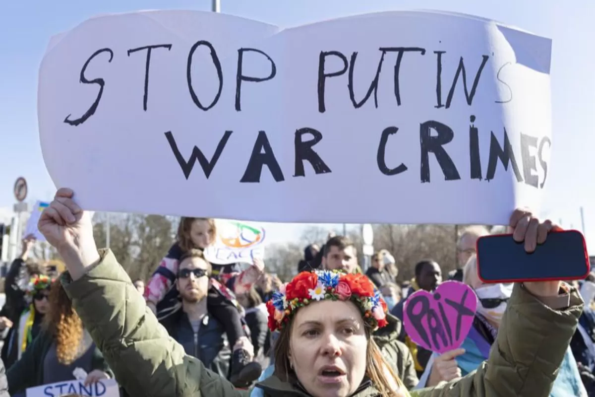 RĂZBOI ÎN UCRAINA: Human Rights Watch acuză trupele ruse că au comis crime de război