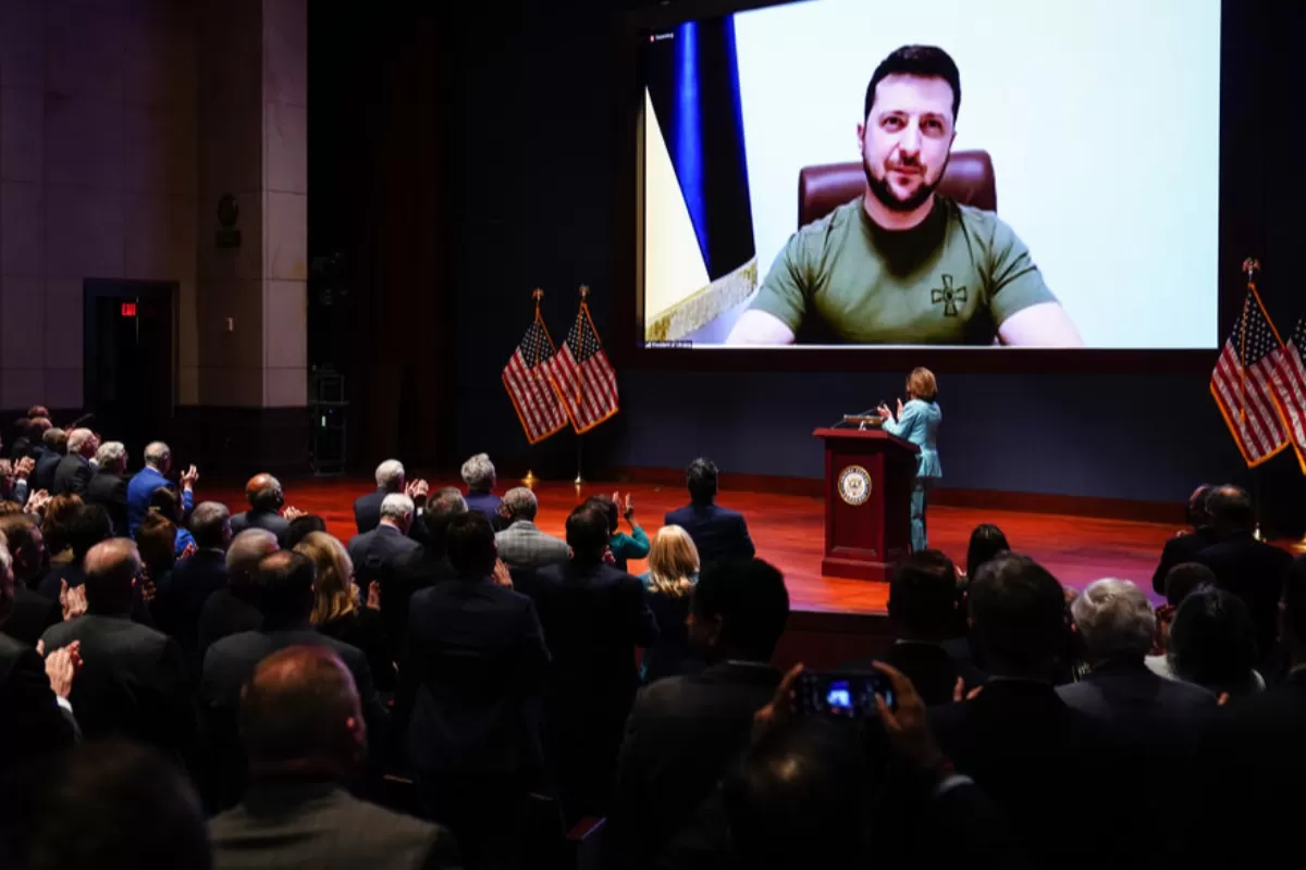 Discursurile lui Volodimir Zelenski pentru publicul extern: cereri de ajutor, apelul la simboluri politice și argumente istorice, denunțarea crimelor de război ruse