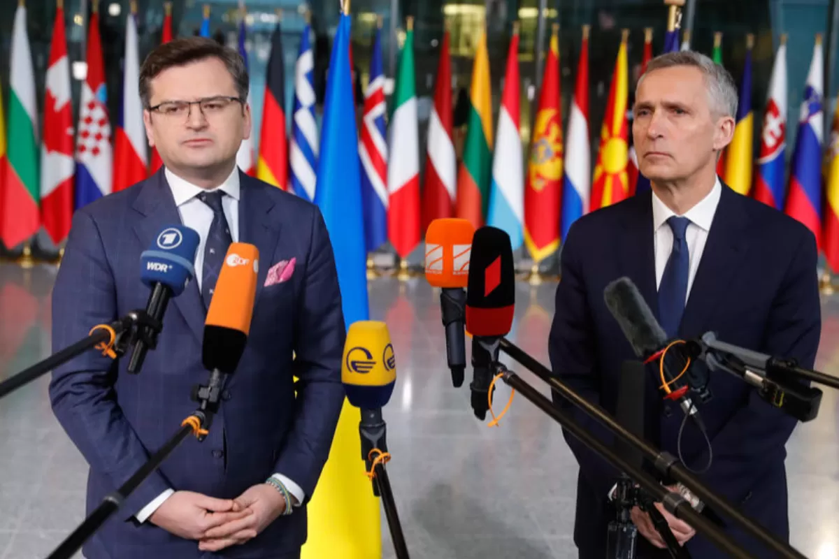 RĂZBOI ÎN UCRAINA: Kievul cere arme de la NATO