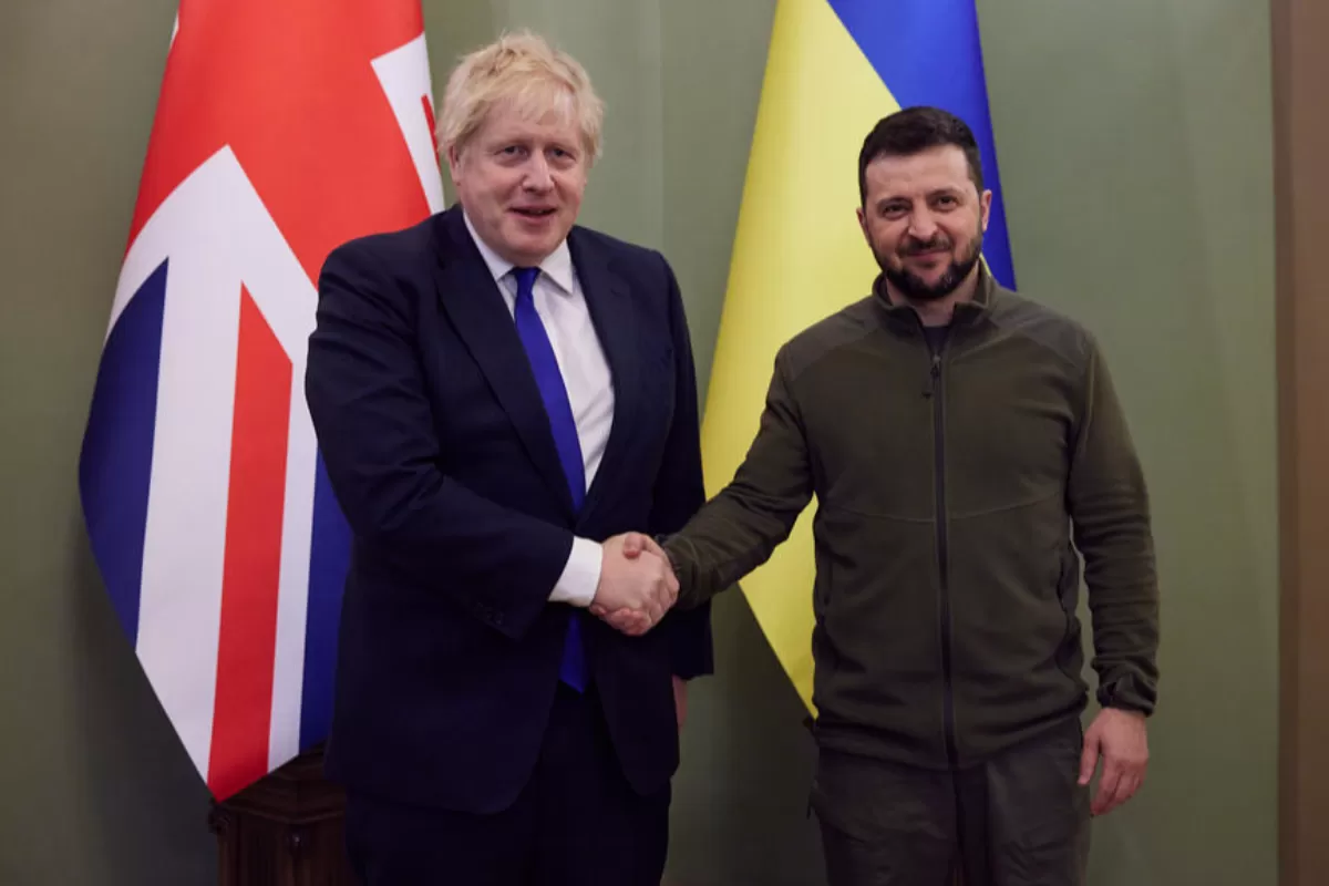 RĂZBOI ÎN UCRAINA: Marea Britanie va trimite Ucrainei 120 de vehicule blindate şi noi sisteme de rachete antinavă