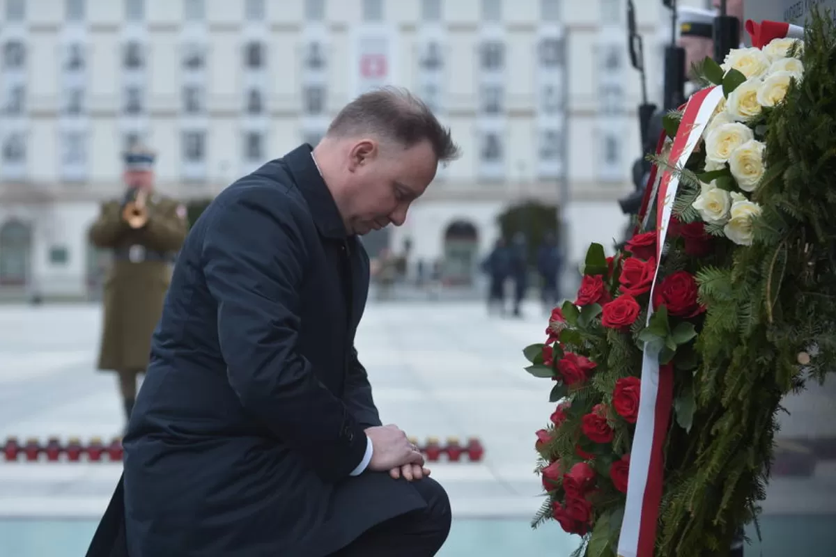 Polonia vrea să aducă dosarul privind masacrul de la Katyn în faţa justiţiei internaţionale