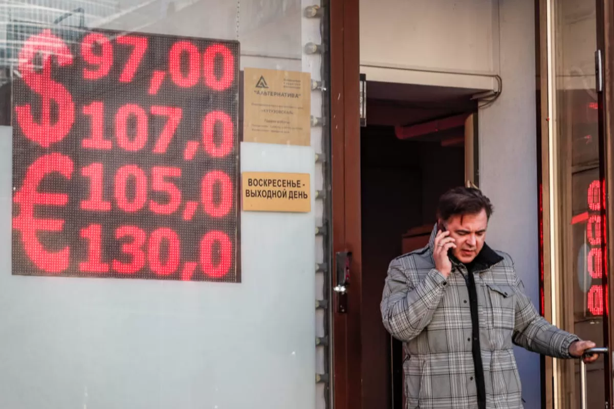 RĂZBOI ÎN UCRAINA: Rusia riscă să intre în incapacitate de plată