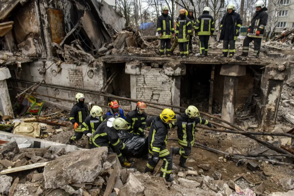 RĂZBOI ÎN UCRAINA: Nouă corpuri de civili descoperite la Borodianka, lângă Kiev, unele dintre ele având „semne de tortură”