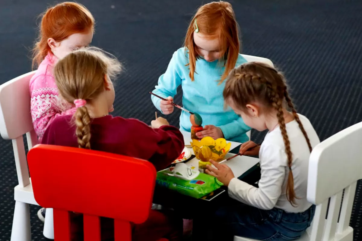 RĂZBOI ÎN UCRAINA: Peste 4.400 de oameni s-au refugiat, în ultimele 24 de ore, din Ucraina în România