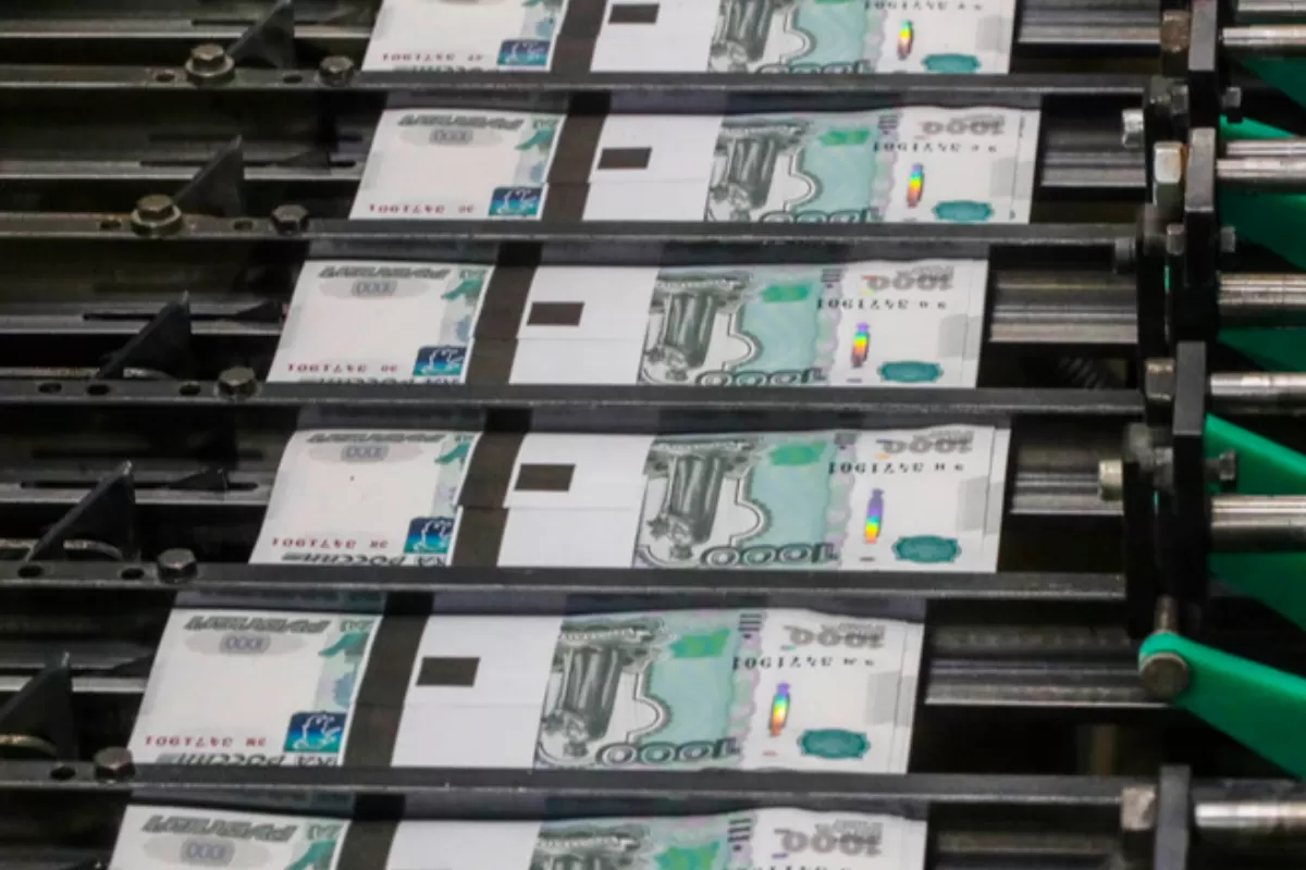 RĂZBOI ÎN UCRAINA: Rușii vor să introducă rubla în Hersonul ocupat