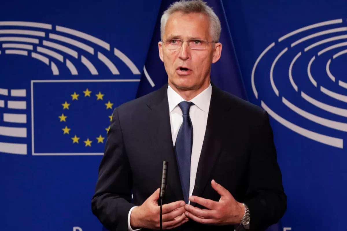 RĂZBOI ÎN UCRAINA: NATO este gata să ofere ani în şir arme Ucrainei, în războiul ei cu Rusia