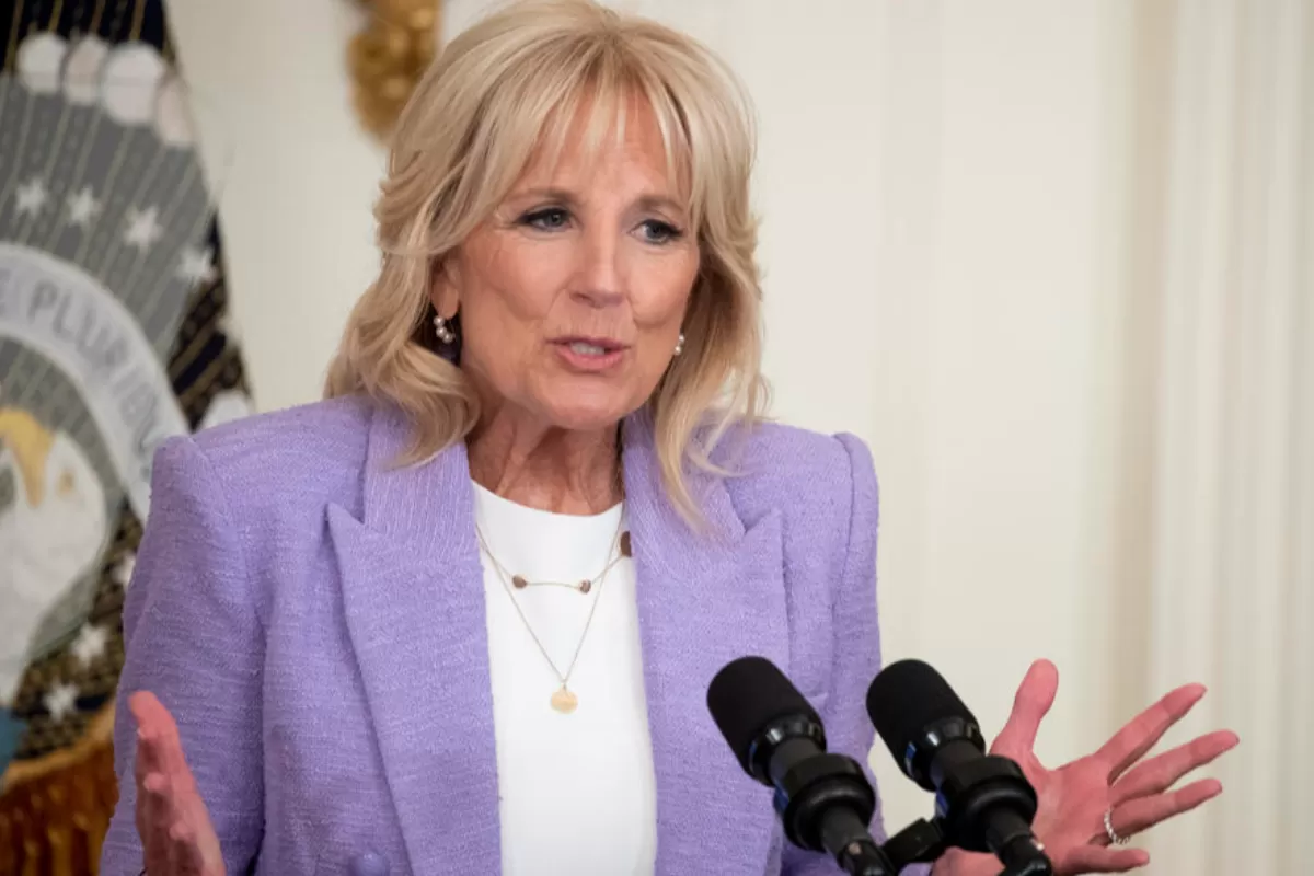 RĂZBOI ÎN UCRAINA: Prima Doamnă a Statelor Unite, în vizită în România şi Slovacia, în sprijinul refugiaţilor ucraineni