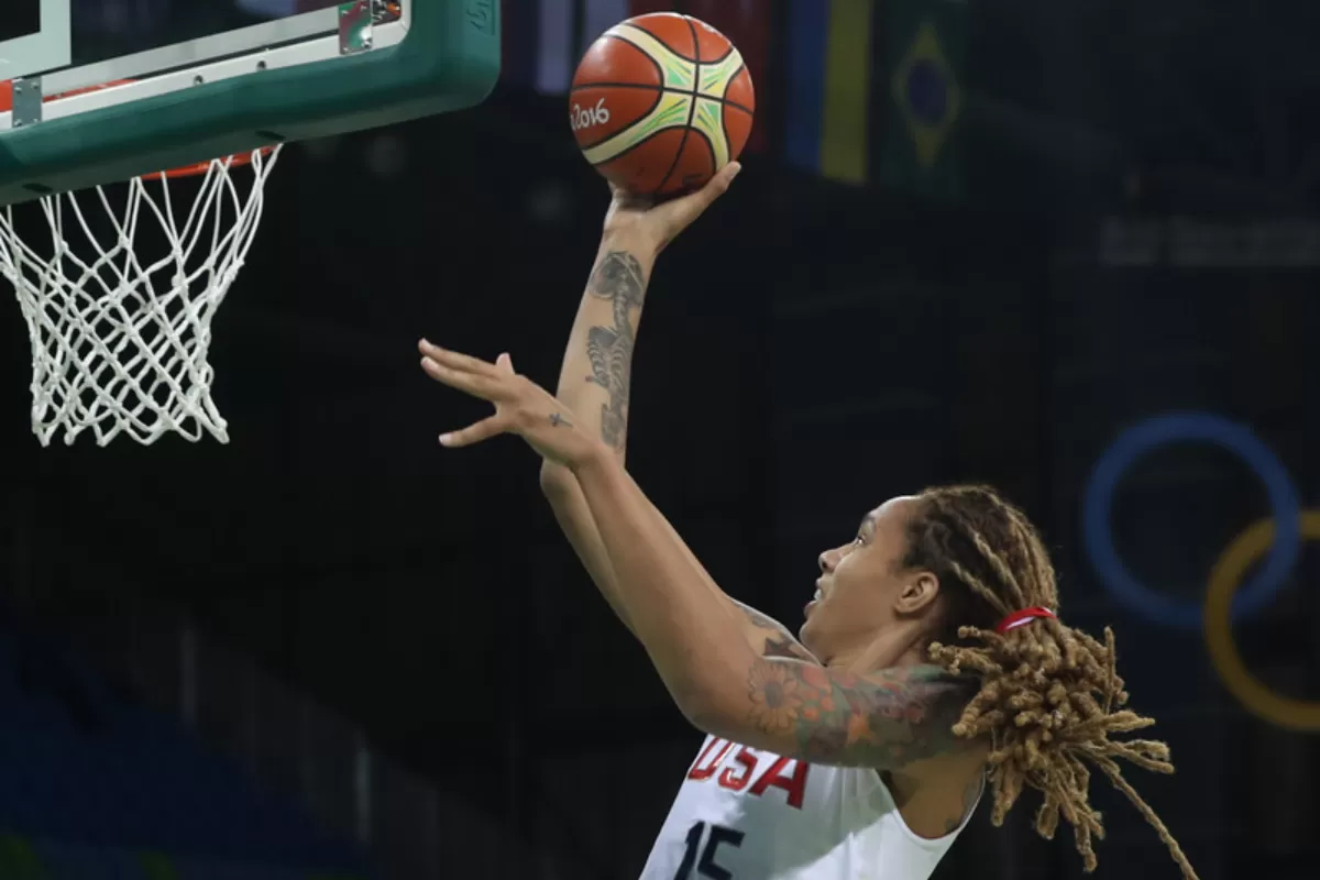 RĂZBOI ÎN UCRAINA: Washingtonul susține că vedeta americană a baschetului mondial Brittney Griner a fost arestată pe nedrept în Rusia