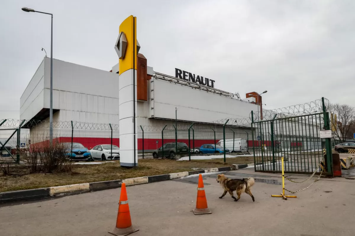 Vedere exterioară a fabricii Grupului Renault din Moscova, Rusia, 25 martie 2022.