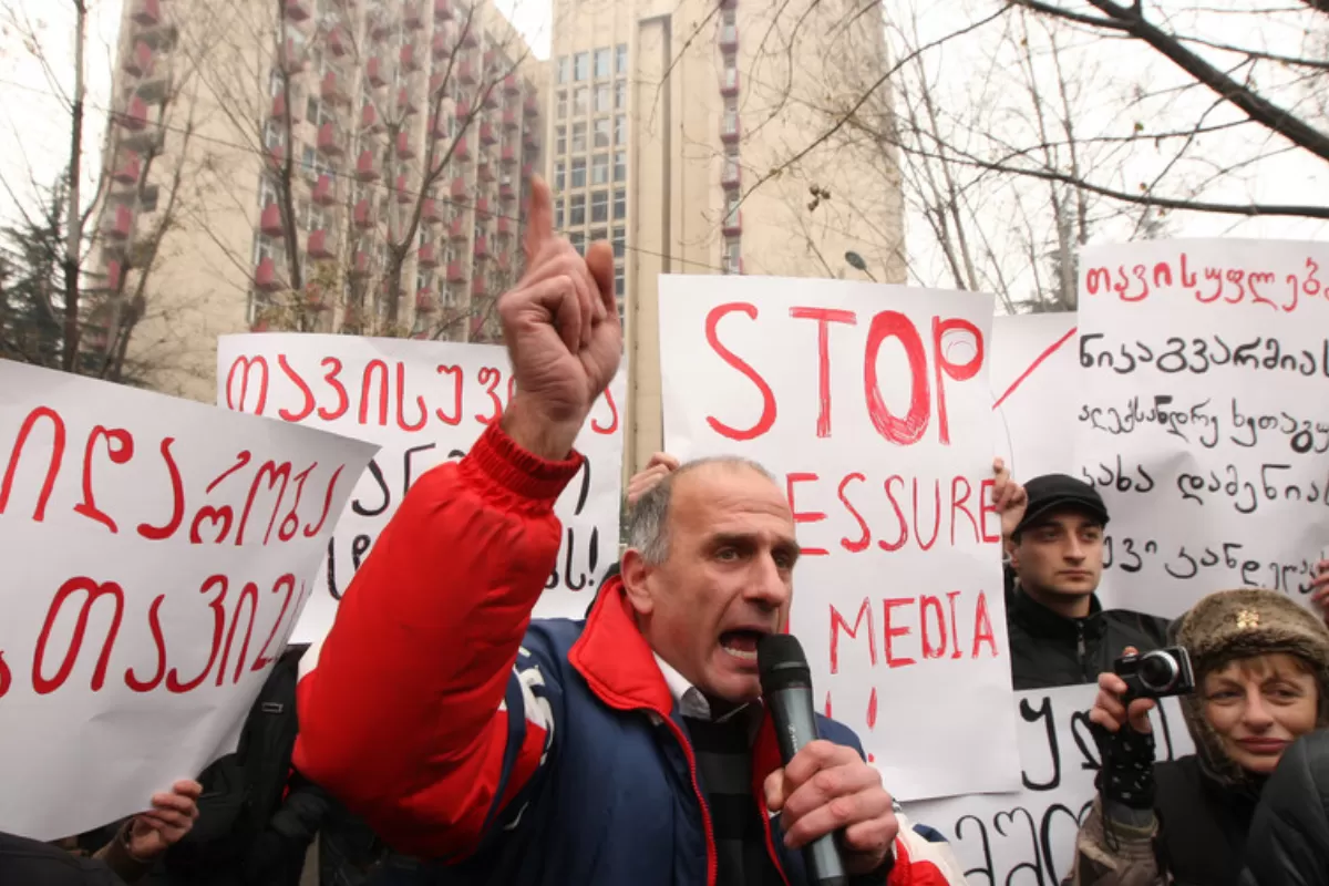 Georgia: Patronul unei televiziuni de opoziţie, condamnat la trei ani şi jumătate de închisoare