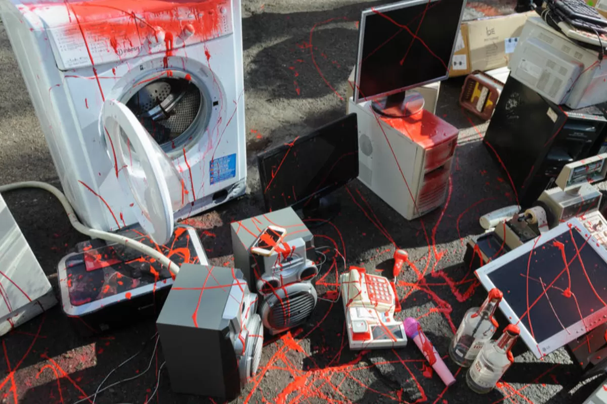 „Încarcă bunurile jefuite în camioane, violează fetițe de 11 ani”. Presa independentă rusă despre brutalitatea forțelor lui Putin în Ucraina