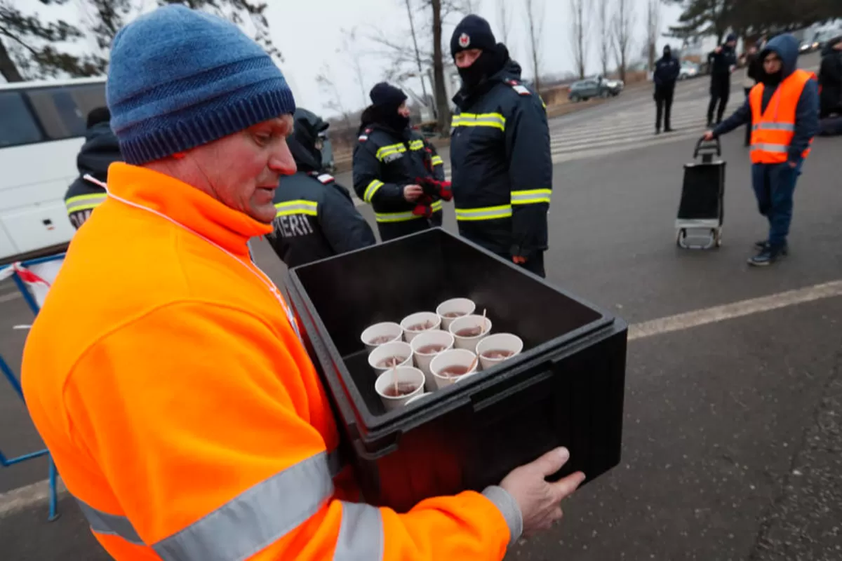 RĂZBOI ÎN UCRAINA: Oamenii continuă să se refugieze în România vecină