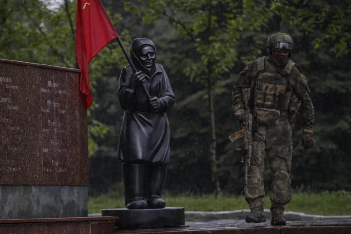 RĂZBOI ÎN UCRAINA: Doi soldaţi ruşi acuzaţi de crime de război pledează vinovat