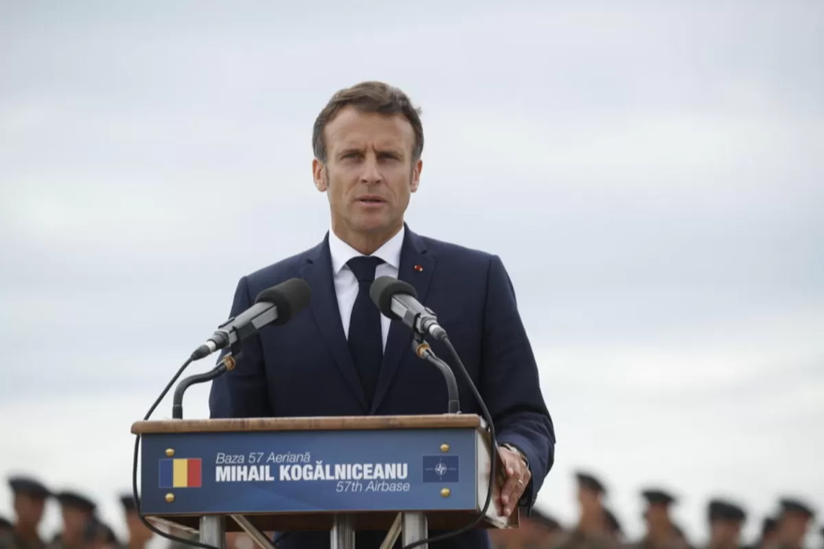 RĂZBOI ÎN UCRAINA: Președintele francez, Emmanuel Macron, îi omagiază pe ucraineni, „care rezistă eroic de câteva luni”