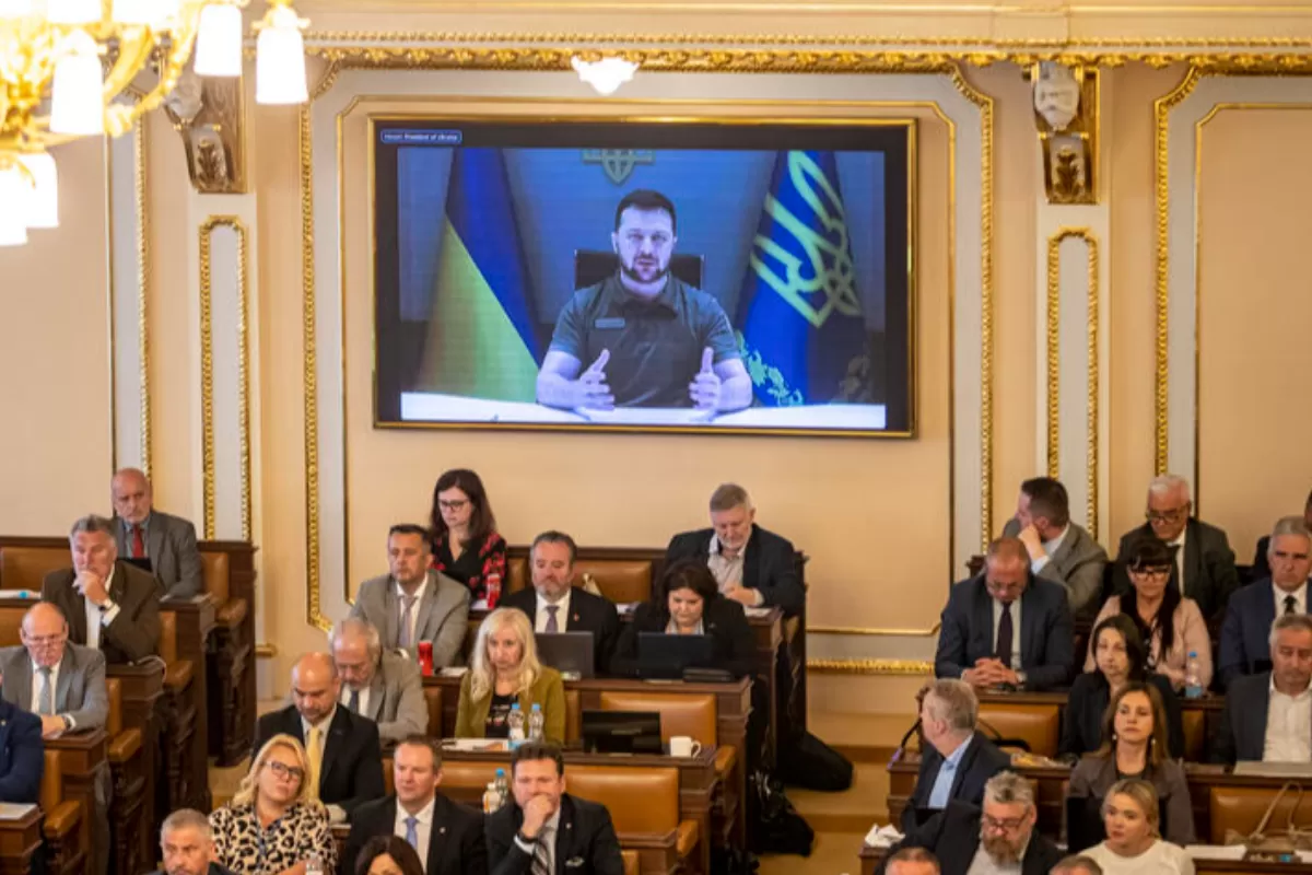 RĂZBOI ÎN UCRAINA: Volodimir Zelenski cere admiterea candidaturii Ucrainei la Uniunea Europeană