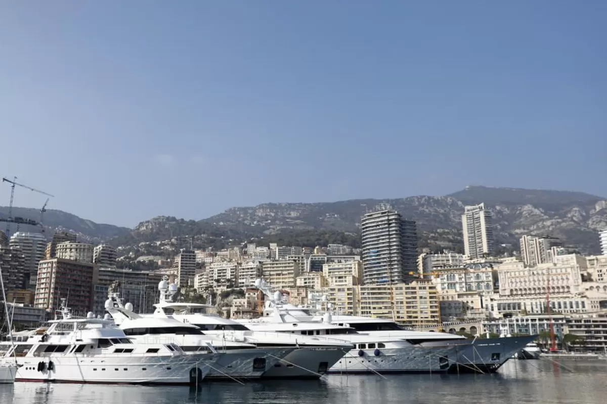 RĂZBOI ÎN UCRAINA: Mii de milionari încearcă să părăsească Rusia