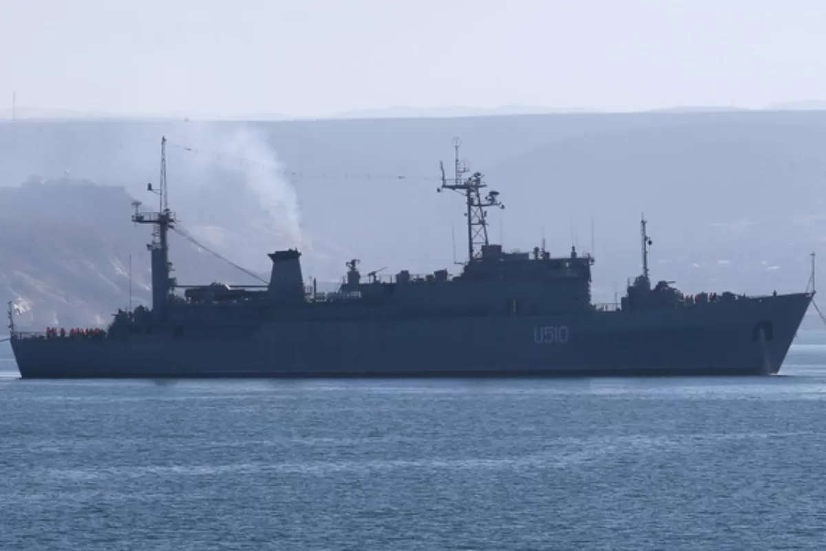 RĂZBOI ÎN UCRAINA: Ucraina afirmă că a bombardat o navă militară rusească în Marea Neagră