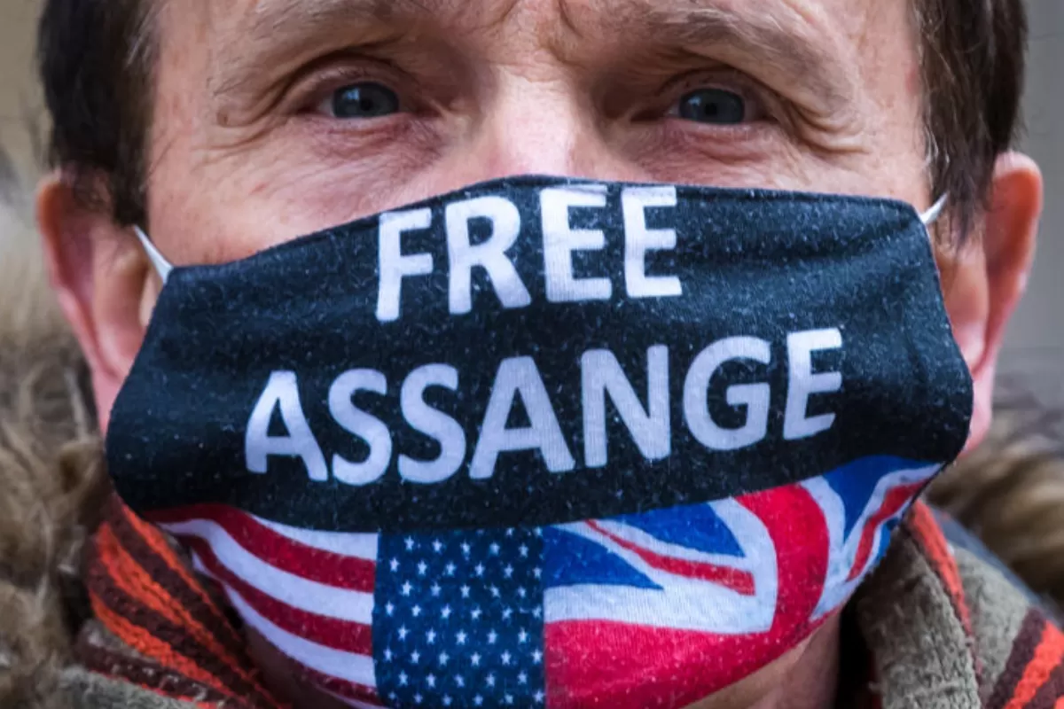 Marea Britanie aprobă extrădarea lui Julian Assange în SUA