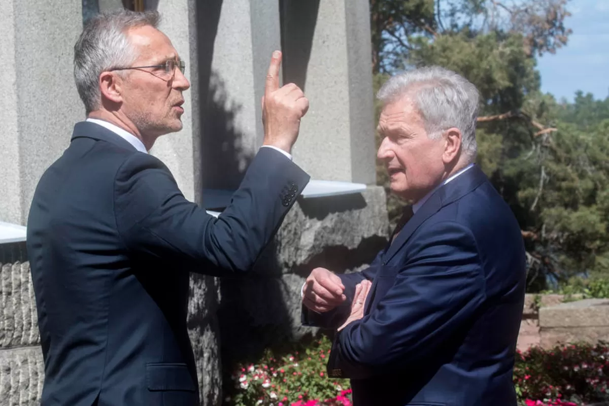 PROPAGANDĂ DE RĂZBOI: Secretarul general al NATO propune Kievului să cedeze Rusiei anumite teritorii în numele păcii