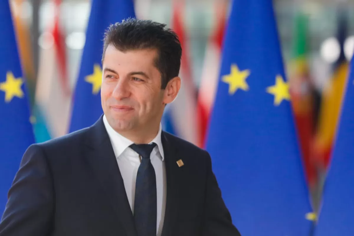 Criză politică în Bulgaria, cu o moțiune de cenzură care poate înlătura guvernul Petkov, rămas fără majoritate parlamentară