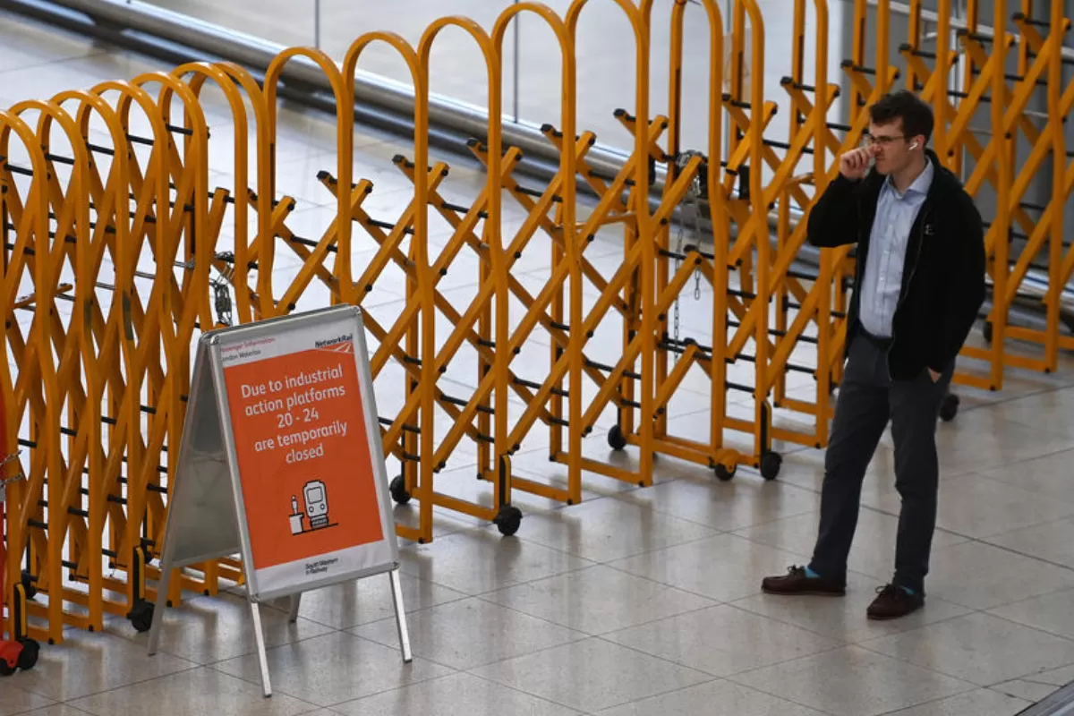 Haos în traficul din Marea Britanie în prima zi de grevă feroviară