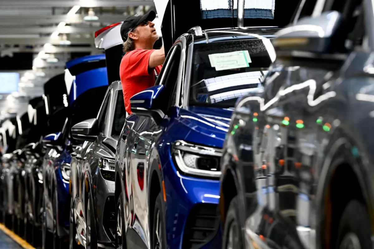 Fabricanții europeni de automobile spun că problema bateriilor pentru mașinile electrice rămâne principala provocare