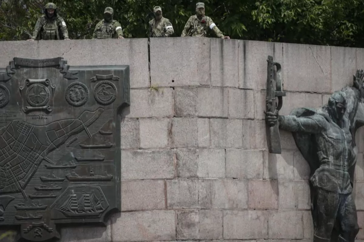 RĂZBOI ÎN UCRAINA: Ruşii instalează ofiţeri de securitate la şefia regiunilor ocupate