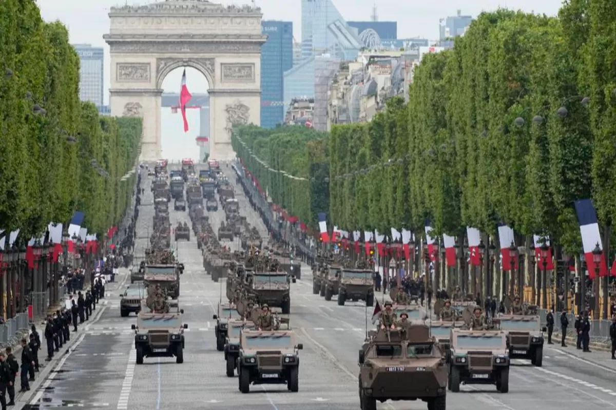 RĂZBOI ÎN UCRAINA: Primul conflict militar din Europa după decenii de pace va marca Ziua Națională a Franței