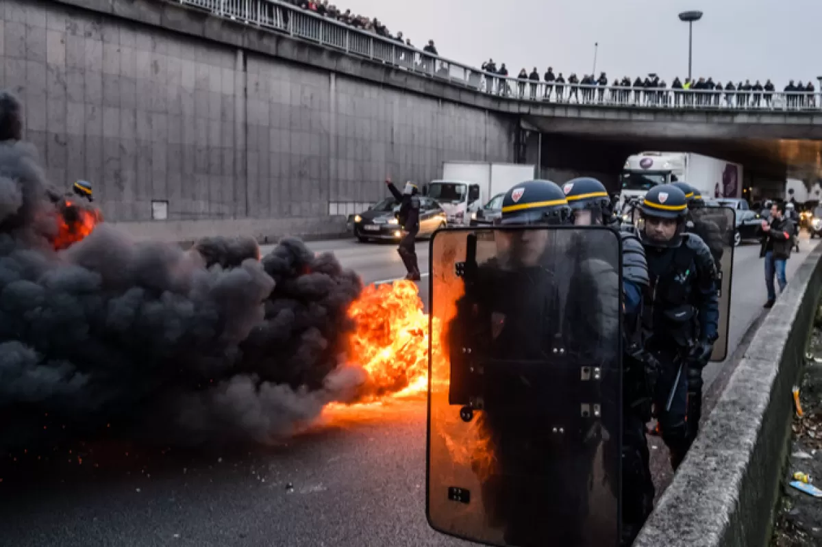 Președintele Franței este în mijlocul scandalului stârnit de dezvăluirile despre UBER