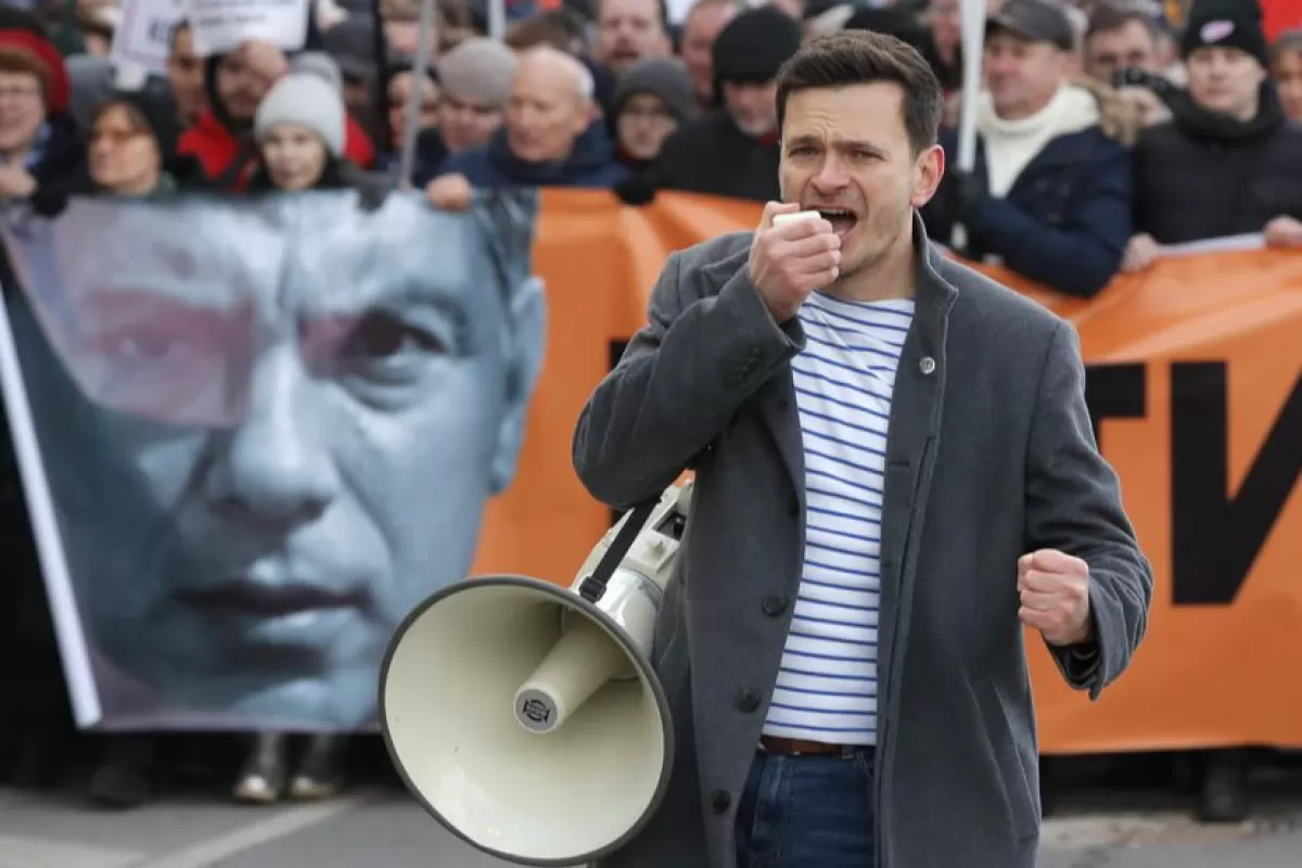 RĂZBOI ÎN UCRAINA: Opozant rus, trimis preventiv după gratii, fiindcă a denunţat invazia