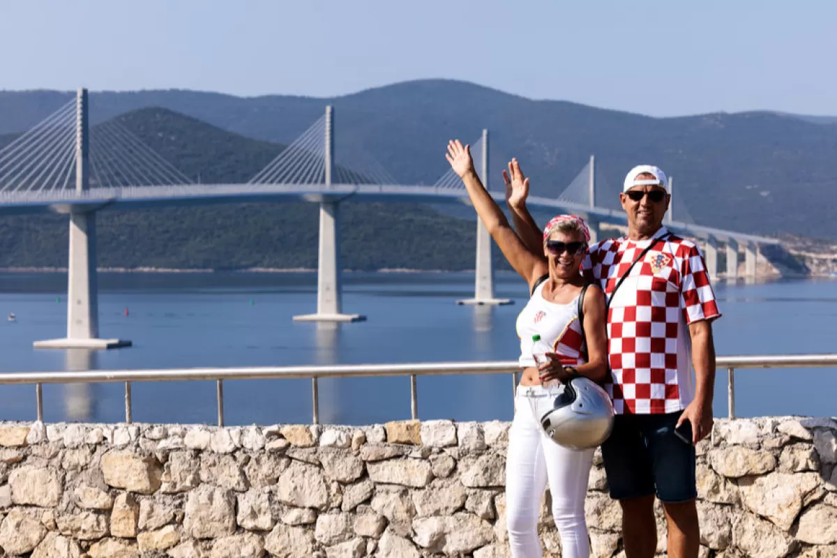 Pod unificator în Croația. Construcția peste mare leagă două teritorii croate separate de o fâșie bosniacă