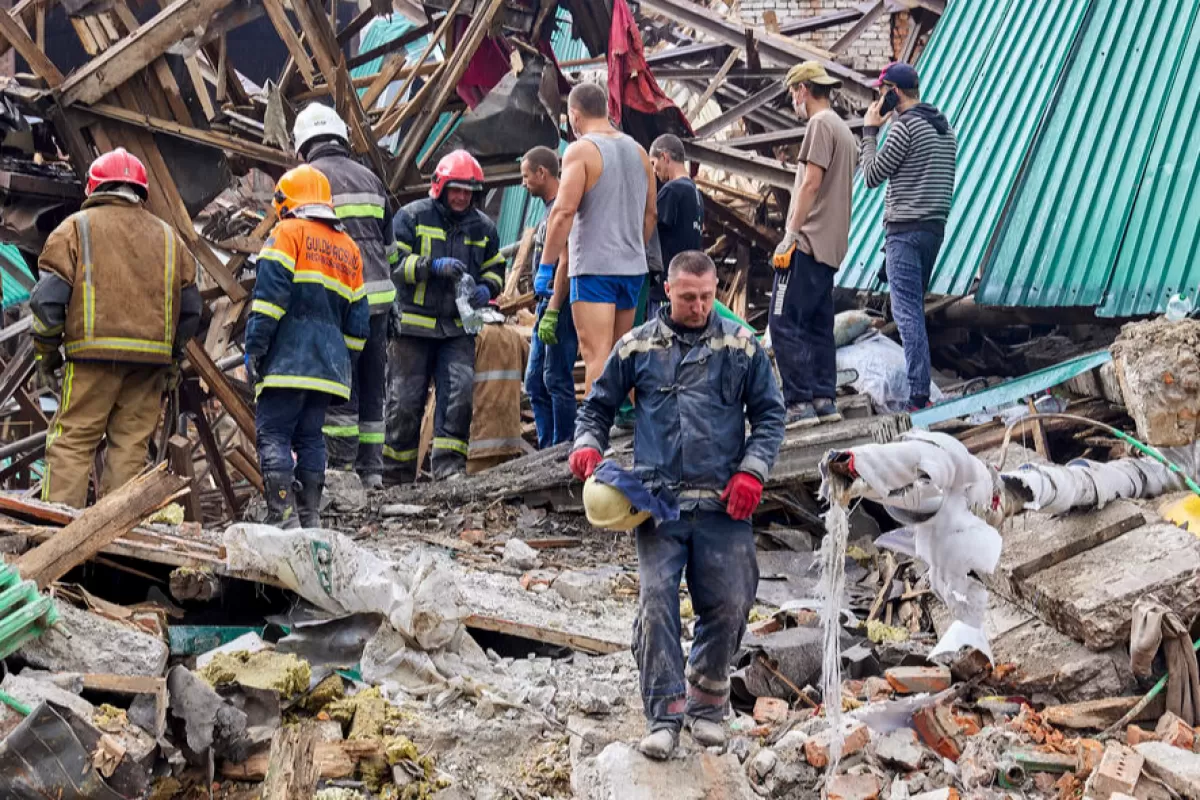 Scrie cum forțele Moscovei țintesc deliberat civilii ucraineni, dar și despre folosirea minorităților din Rusia în război