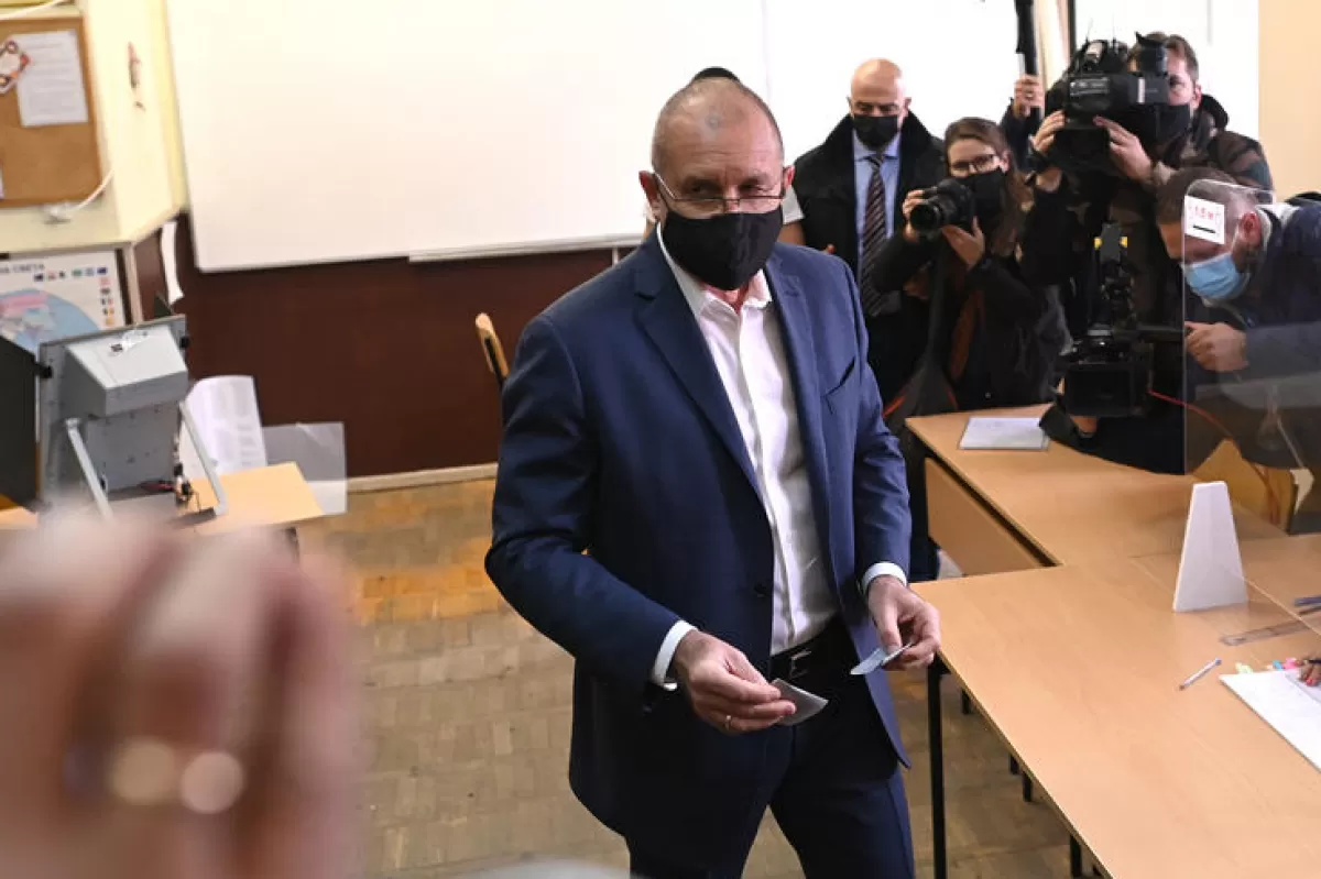 Președintele Bulgariei a stabilit data noilor alegeri anticipate și a numit până atunci un guvern interimar