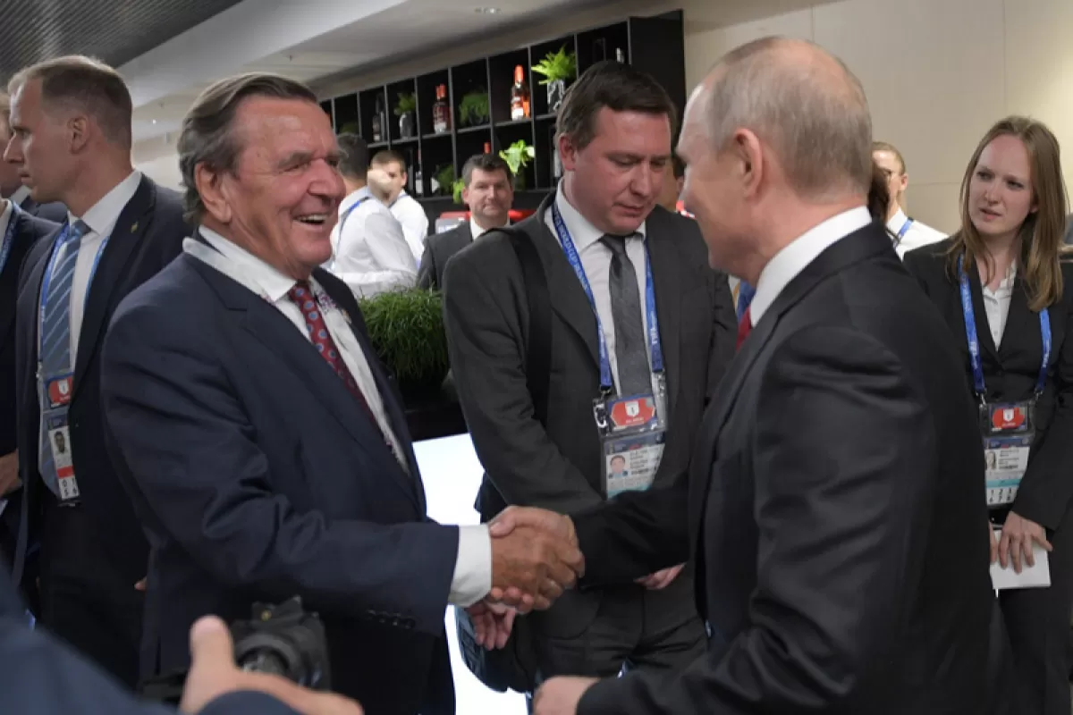 RĂZBOI ÎN UCRAINA: Fostul cancelar german Gerhard Schroeder, prietenul președintelui rus Vladimir Putin, susține că acesta vrea o soluție negociată