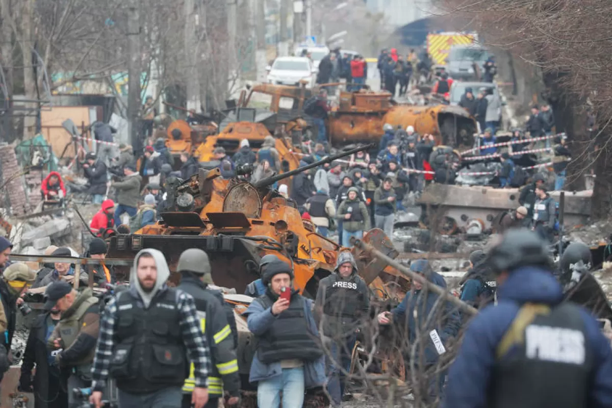 Presa din Ucraina pe timp de război: lovită de „dezoligarhizare”, subfinanțată și tot mai controlată de autorități