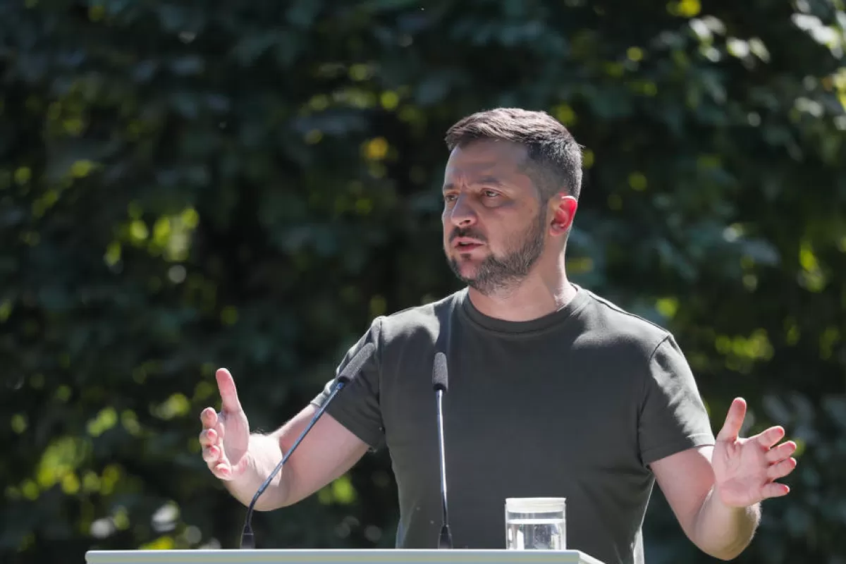 ФЕЙК: Зеленский принимает законы, чтобы продлить войну с Россией еще на 50 лет