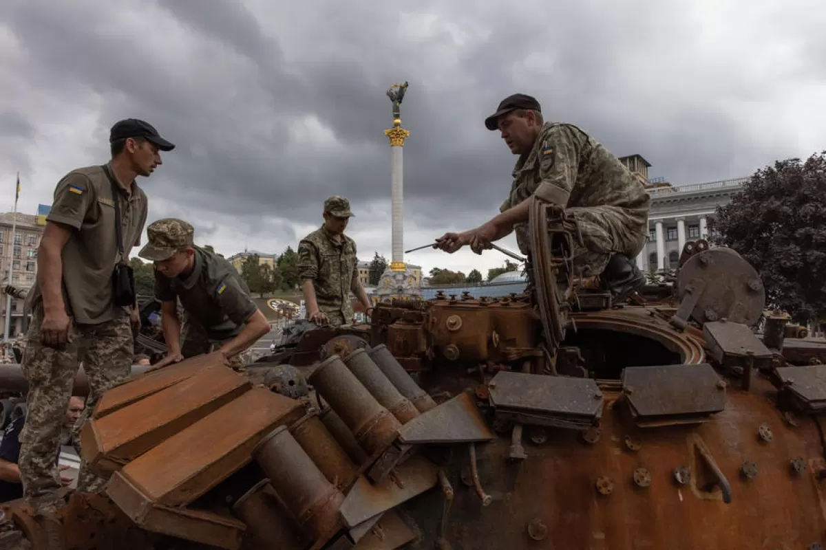 RĂZBOI ÎN UCRAINA: Kievul recunoaște că a pierdut nouă mii de militari pe front
