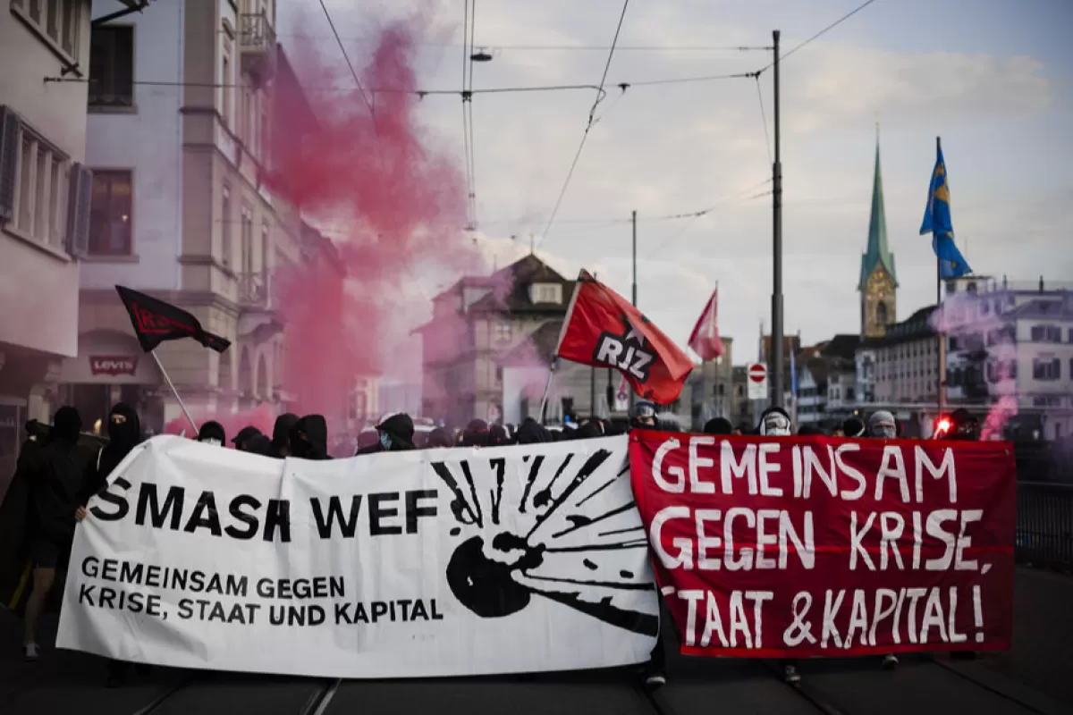 FAKE NEWS: „Oculta mondială” plănuiește să implanteze cipuri copiilor