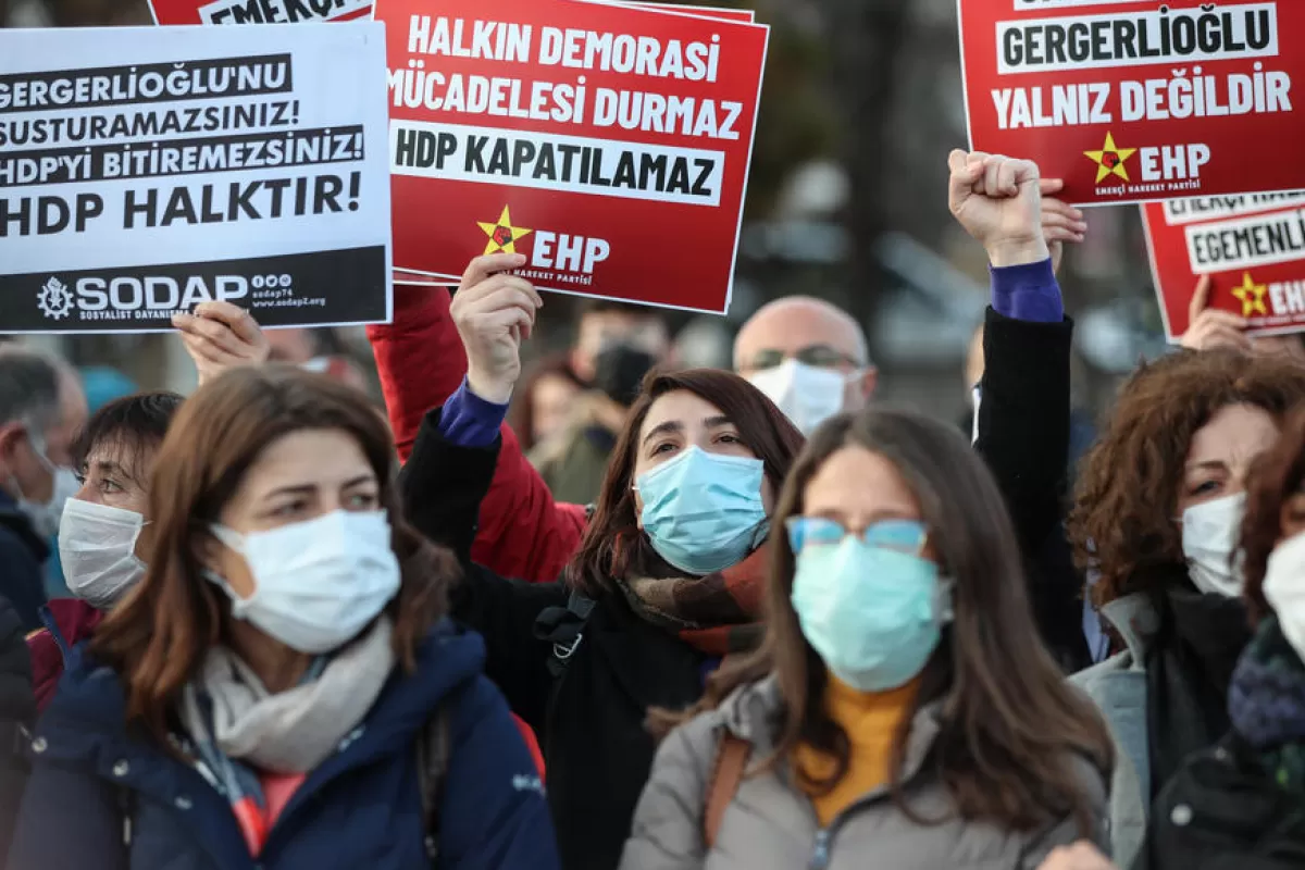 Poliția turcă a arestat o deputată pro-kurdă