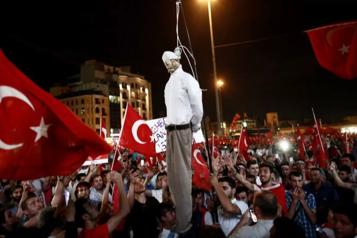 CEDO condamnă Turcia pentru arestarea unor magistraţi