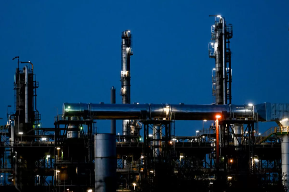 Germania preia controlul unor rafinării deținute de Rusia, pe fondul crizei energetice