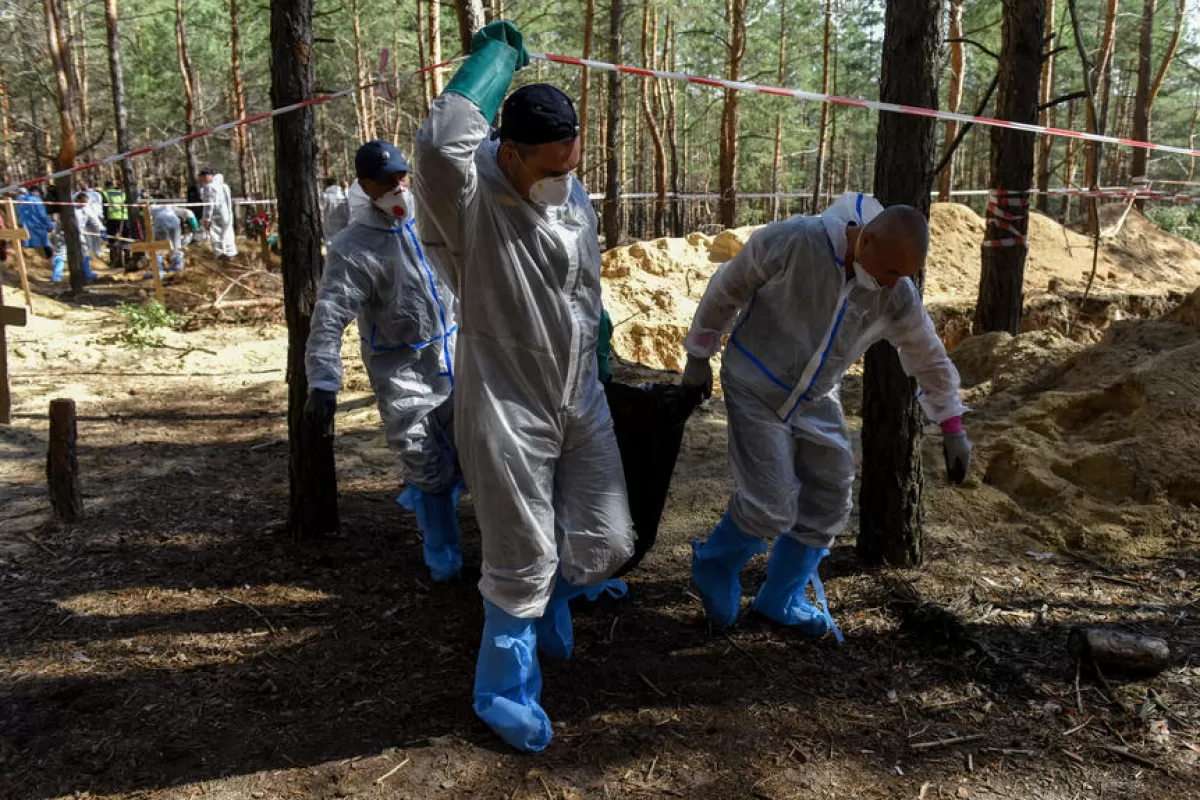 La Izium s-a încheiat exhumarea cadavrelor care poartă urmele atrocităților comise de ruși
